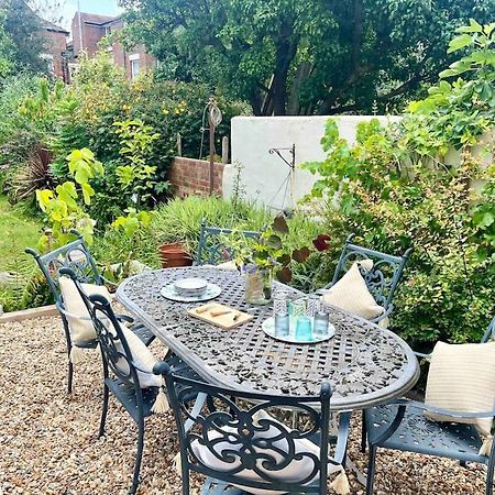 פורטסמות' Spacious Semi-Detached Southsea House, Free Parking On Drive מראה חיצוני תמונה