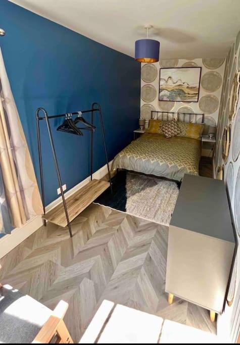 פורטסמות' Spacious Semi-Detached Southsea House, Free Parking On Drive מראה חיצוני תמונה