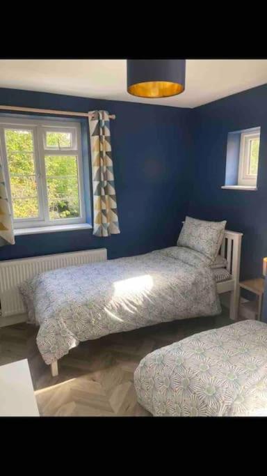 פורטסמות' Spacious Semi-Detached Southsea House, Free Parking On Drive מראה חיצוני תמונה