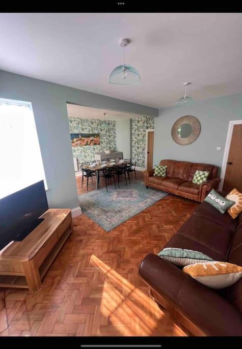 פורטסמות' Spacious Semi-Detached Southsea House, Free Parking On Drive מראה חיצוני תמונה