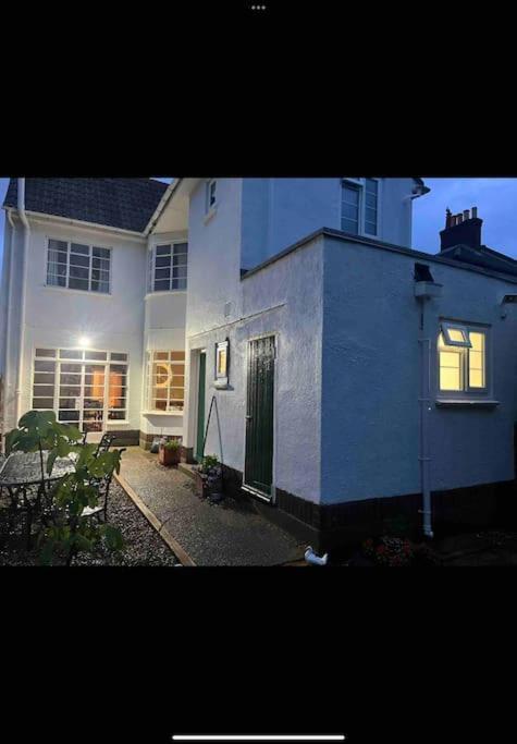 פורטסמות' Spacious Semi-Detached Southsea House, Free Parking On Drive מראה חיצוני תמונה
