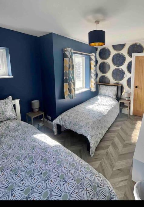 פורטסמות' Spacious Semi-Detached Southsea House, Free Parking On Drive מראה חיצוני תמונה