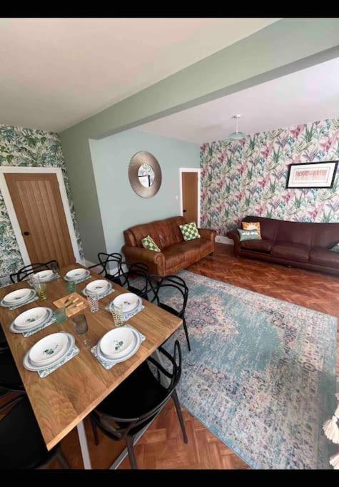 פורטסמות' Spacious Semi-Detached Southsea House, Free Parking On Drive מראה חיצוני תמונה