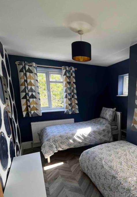 פורטסמות' Spacious Semi-Detached Southsea House, Free Parking On Drive מראה חיצוני תמונה