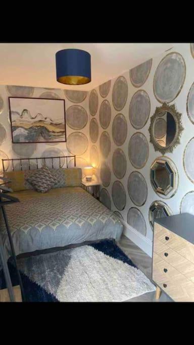 פורטסמות' Spacious Semi-Detached Southsea House, Free Parking On Drive מראה חיצוני תמונה
