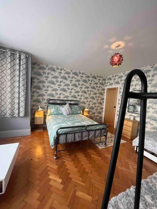 פורטסמות' Spacious Semi-Detached Southsea House, Free Parking On Drive מראה חיצוני תמונה