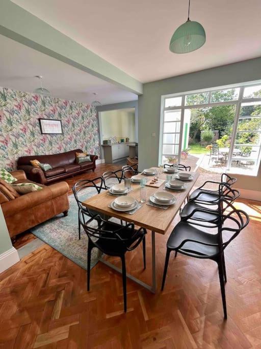 פורטסמות' Spacious Semi-Detached Southsea House, Free Parking On Drive מראה חיצוני תמונה