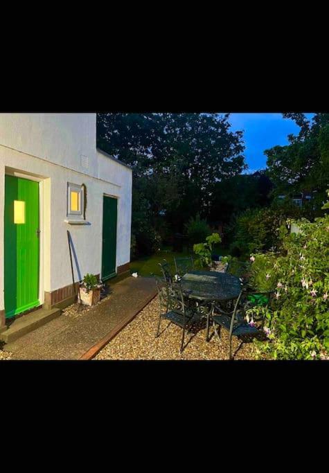 פורטסמות' Spacious Semi-Detached Southsea House, Free Parking On Drive מראה חיצוני תמונה