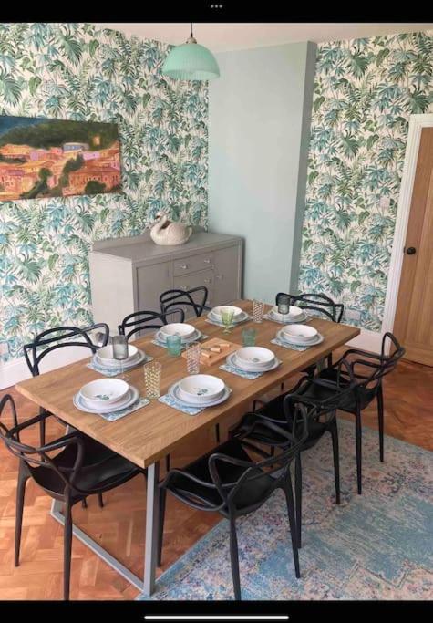 פורטסמות' Spacious Semi-Detached Southsea House, Free Parking On Drive מראה חיצוני תמונה