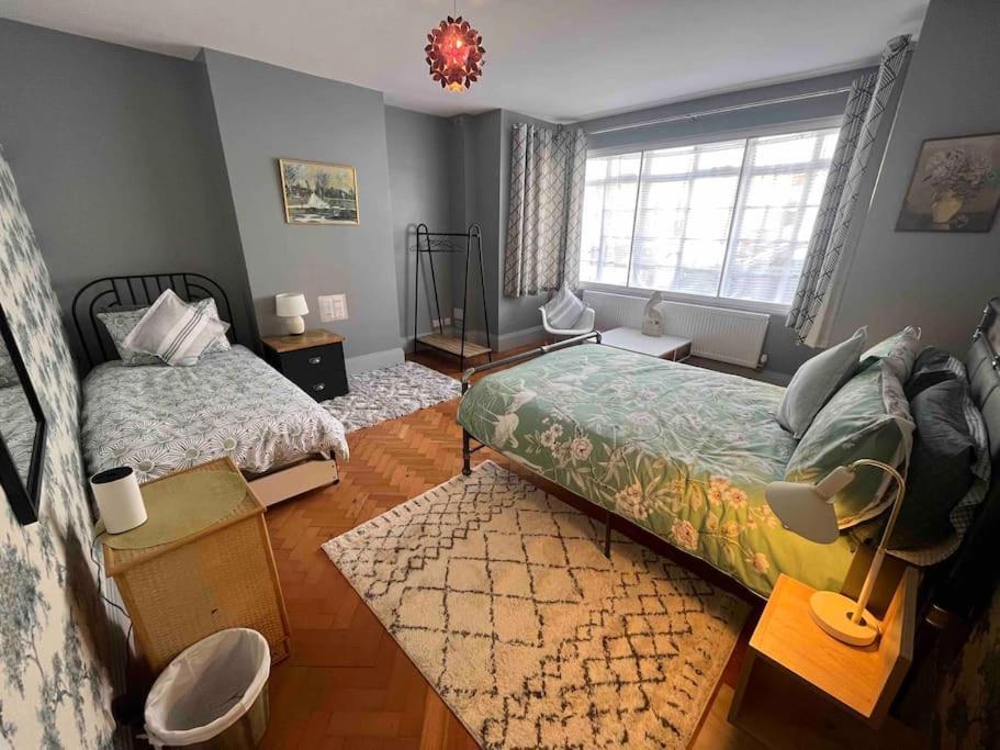פורטסמות' Spacious Semi-Detached Southsea House, Free Parking On Drive מראה חיצוני תמונה