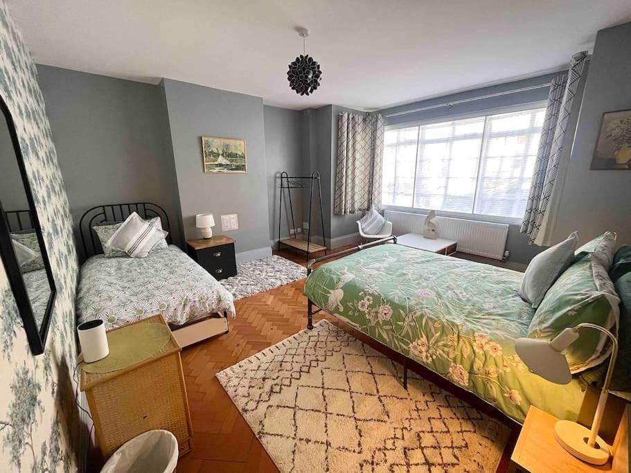 פורטסמות' Spacious Semi-Detached Southsea House, Free Parking On Drive מראה חיצוני תמונה